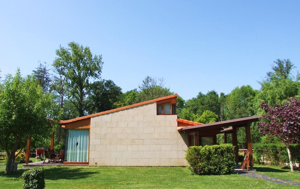 Bungalow Camping Los Manzanos Santa Cruz de Oleiros Exterior foto